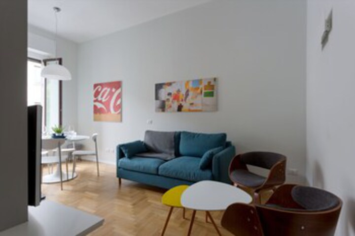 Room 6 of 11
