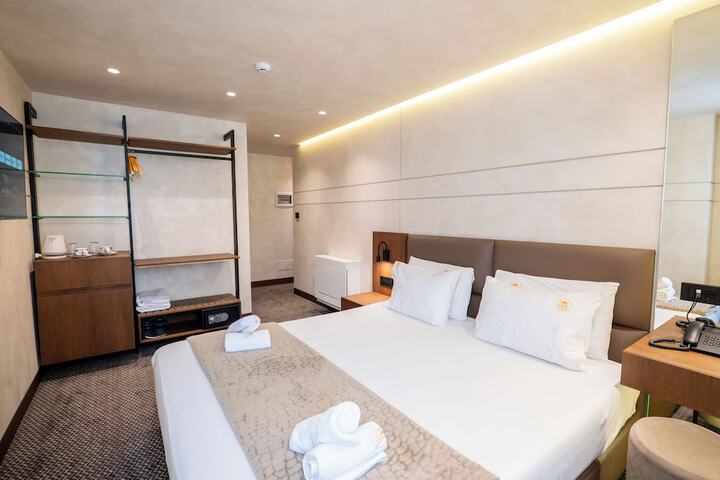 Room 33 of 125