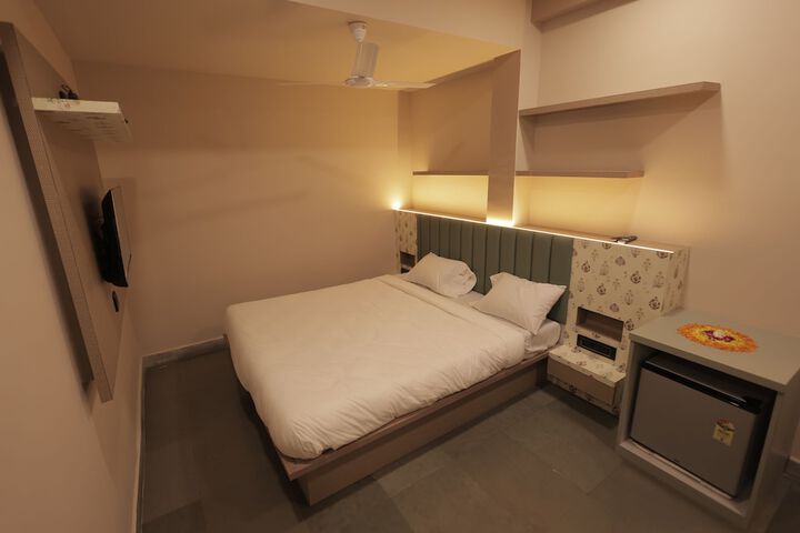 Room 3 of 8