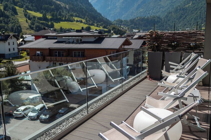 Sundeck 68 of 75