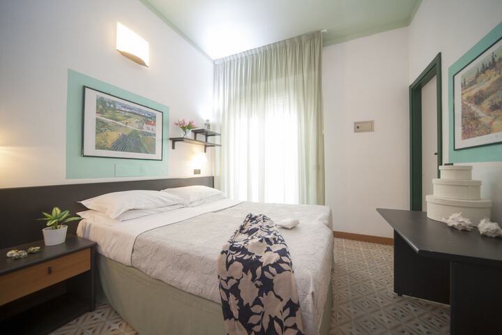 Room 4 of 40