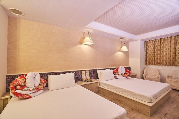 Room 26 of 74