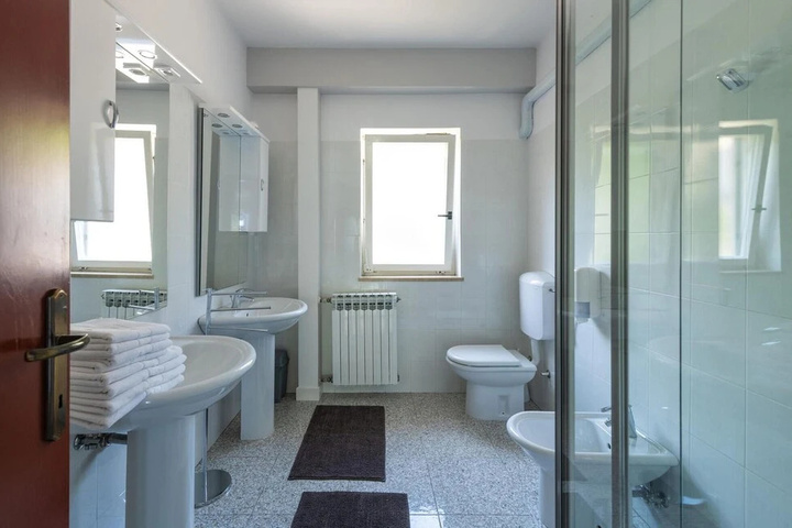 Room 8 of 21