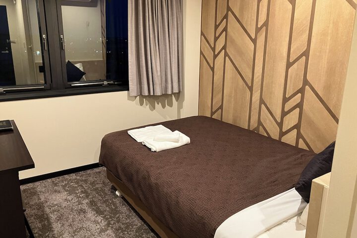 Room 12 of 24
