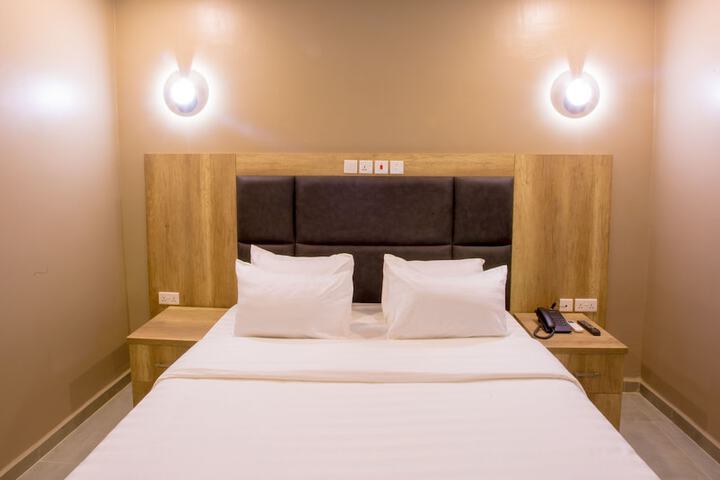 Room 10 of 19
