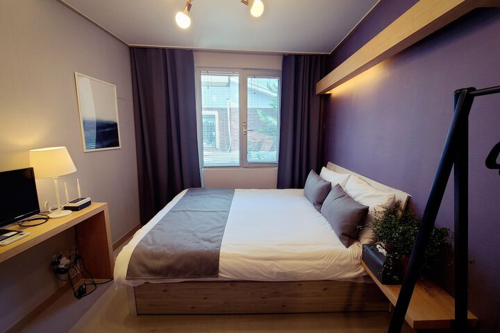 Room 8 of 84