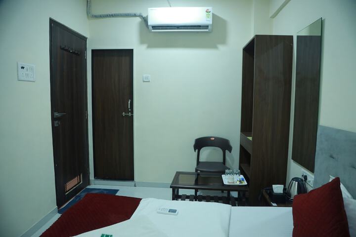 Room 7 of 19