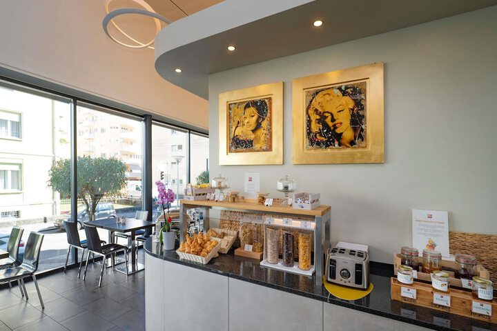 Breakfast/Coffee Service 86 of 106