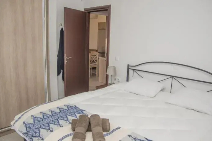 Room 2 of 9