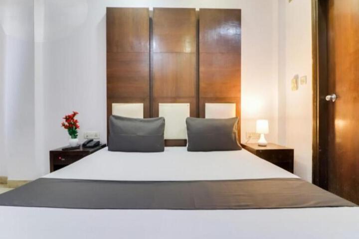 Hotel Parth Palace in New Delhi