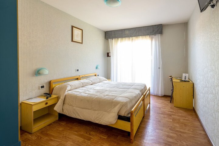 Room 10 of 46