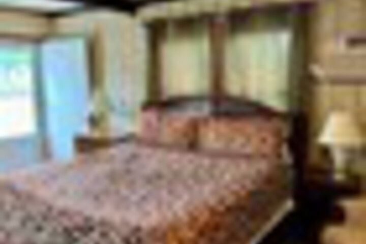 Room 20 of 102