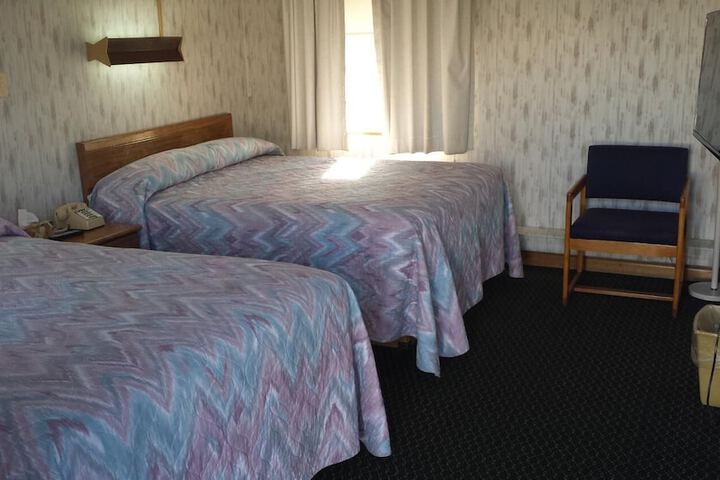 Standard Room, King or Two Doubles (3 of 4)