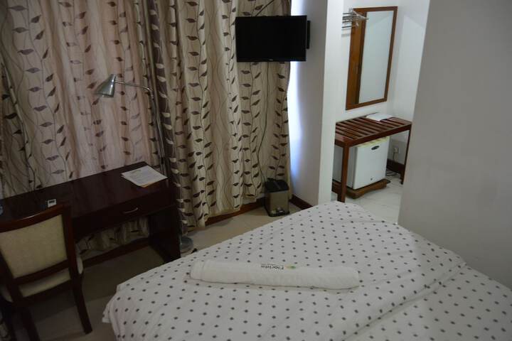 Room 3 of 37