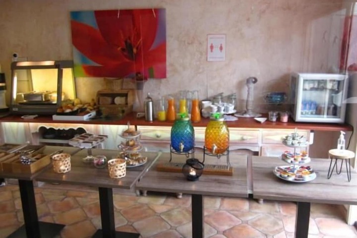 Dining 42 of 57