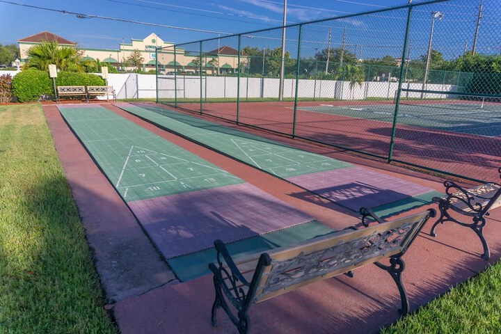 Hotel Exterior 24 of 26