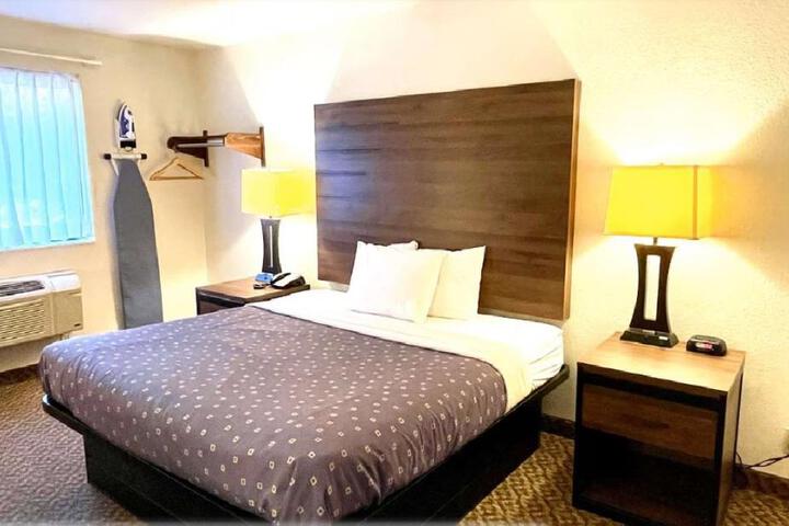 1 King Bed Microwave and Refrigerator WiFi Continental Breakfast (4 of 4)