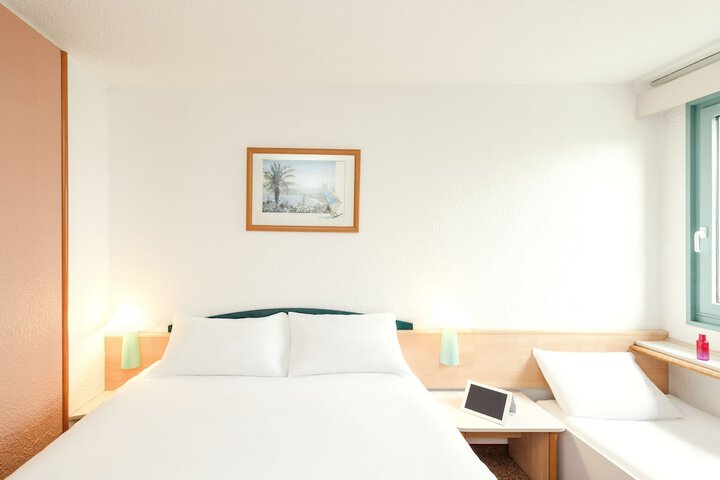 Room 3 of 63