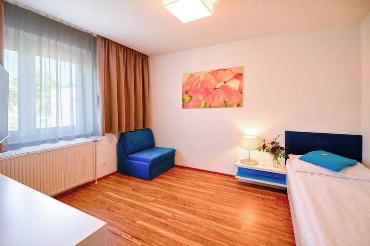 Room 6 of 16