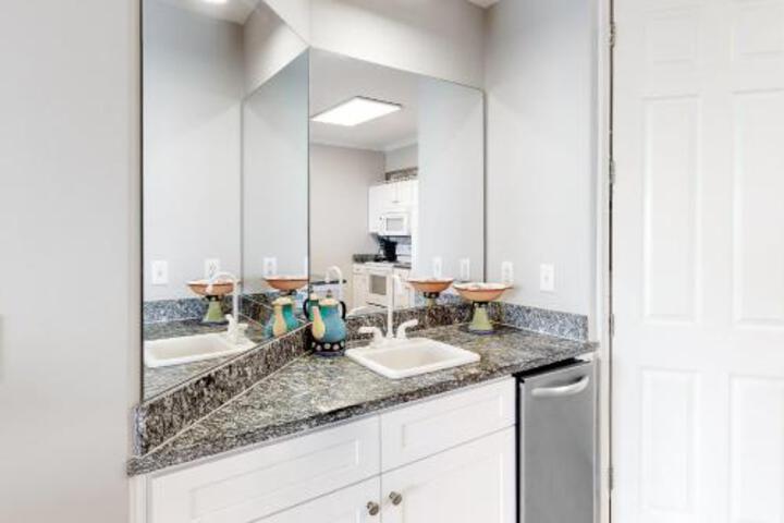Grand Pointe 506 Condo