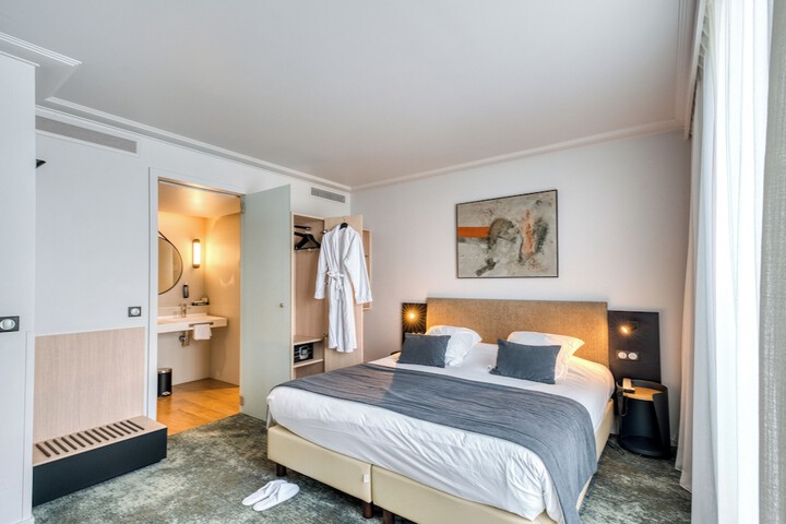 Room 38 of 100