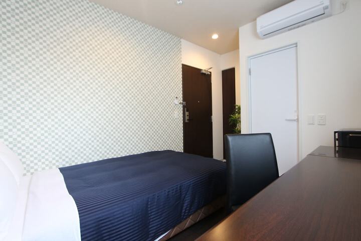 Room 6 of 20