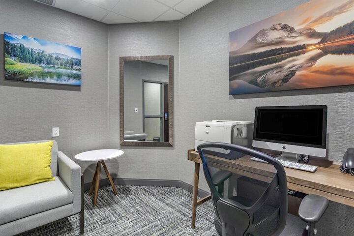 Business Center 29 of 30