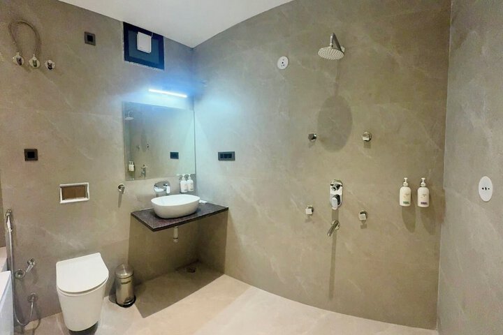 Room 85 of 103