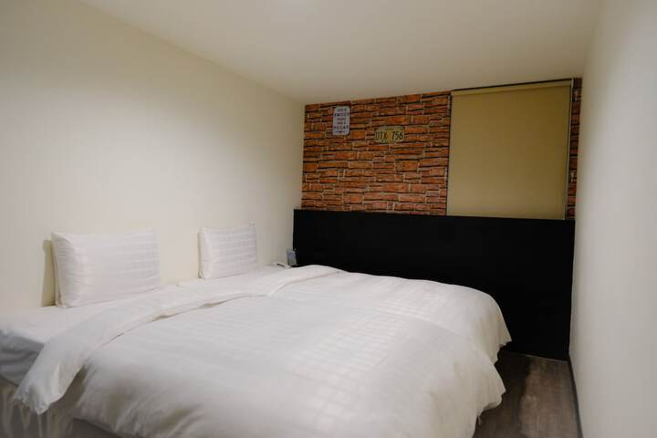 Room 35 of 61