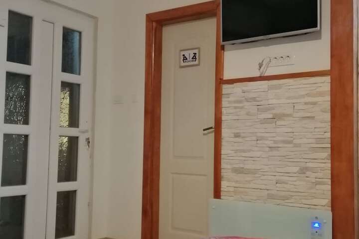 Room 25 of 40