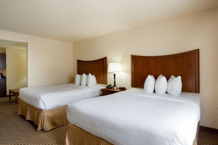 Room 6 of 25