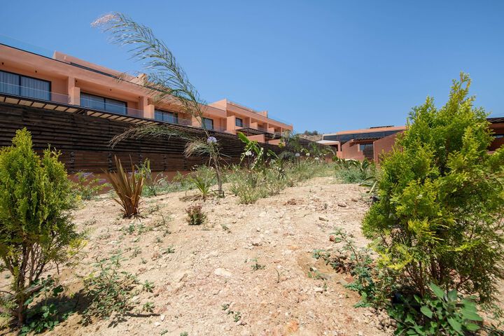 Hotel Exterior 258 of 312