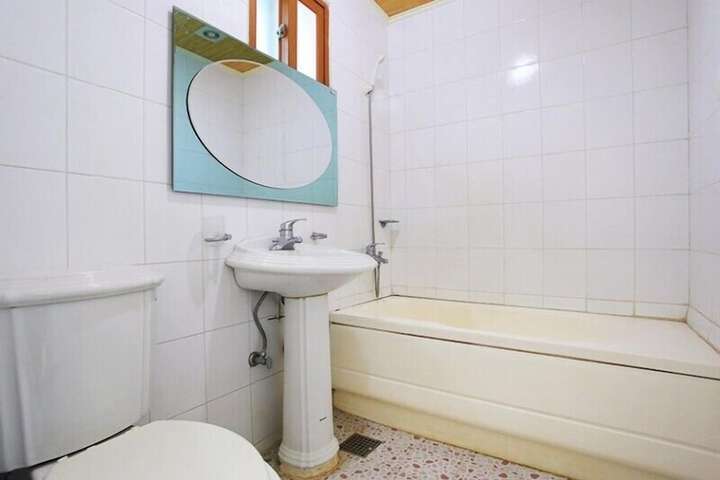 Room 15 of 28
