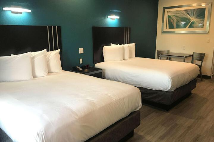 2 Queen Beds Accessible (4 of 5)