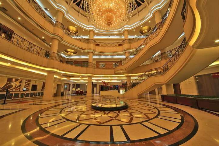 Entrance & Lobby