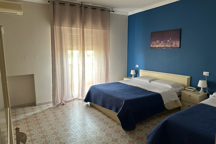 Room 22 of 48
