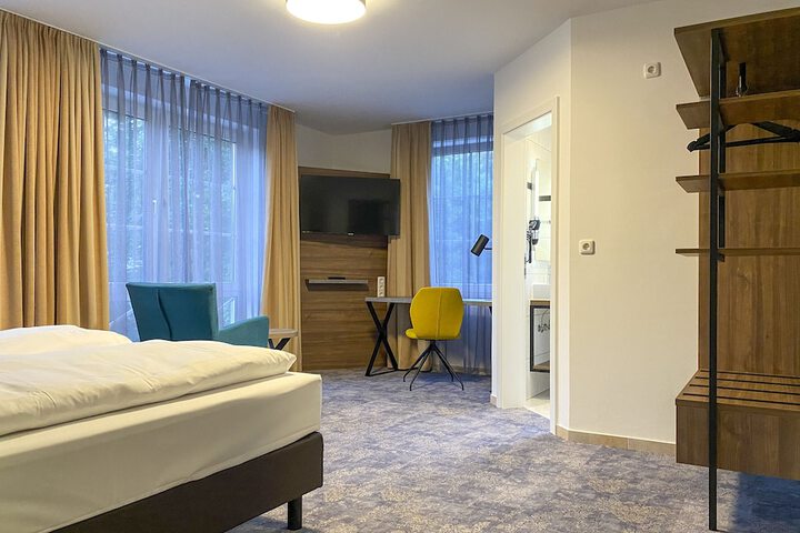 Room 6 of 35