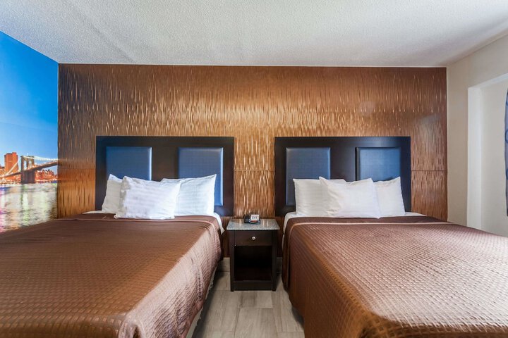 2 Queen Beds (6 of 6)