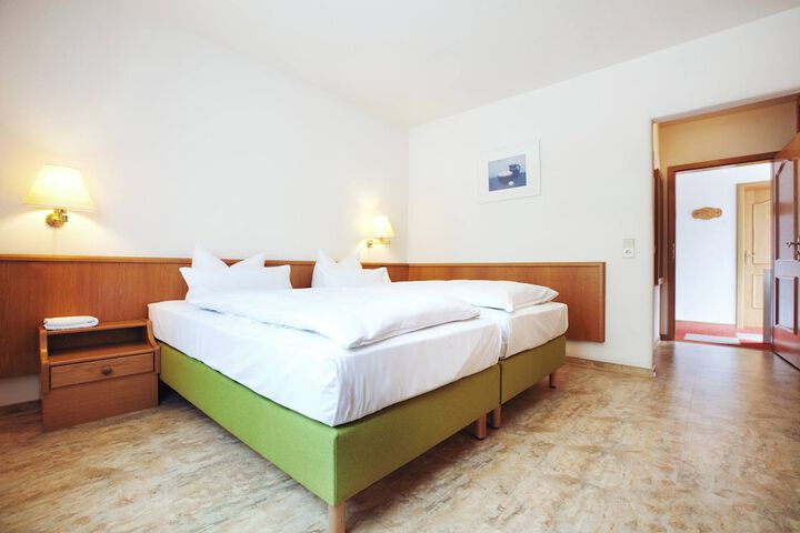 Room 2 of 40