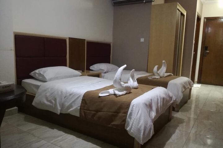 Room 16 of 46