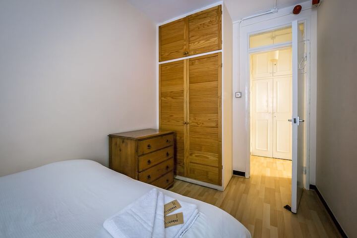 Room 15 of 83