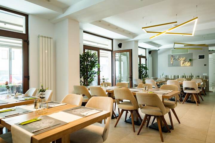 Dining 55 of 66