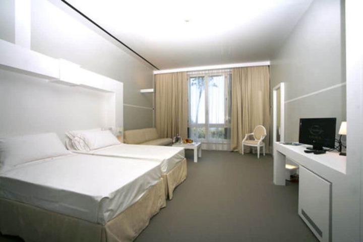 Room 6 of 33