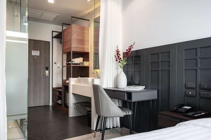 Room 16 of 42
