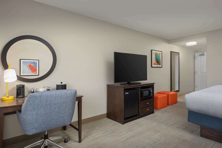 Room 12 of 28
