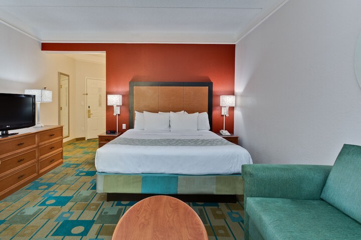 1 King Bed (8 of 18)