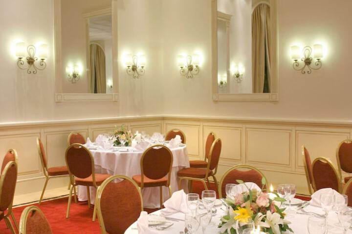 Dining 32 of 65