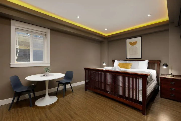 Room 4 of 15