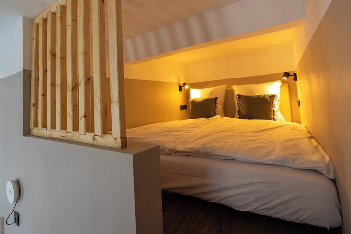 Room 8 of 147