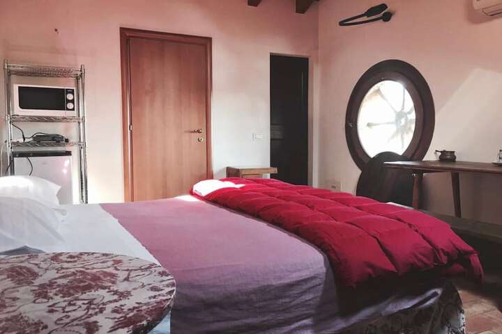 Room 10 of 38